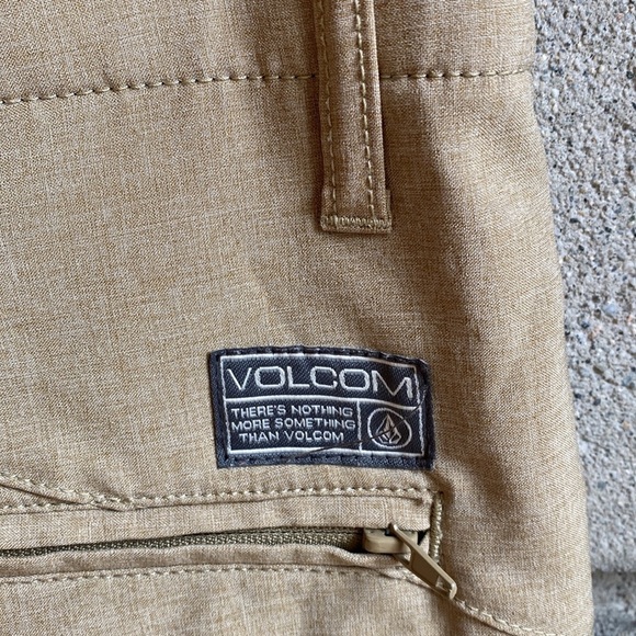 Volcom Shorts “Surf and Turf” 4 way stretch - Picture 10 of 13